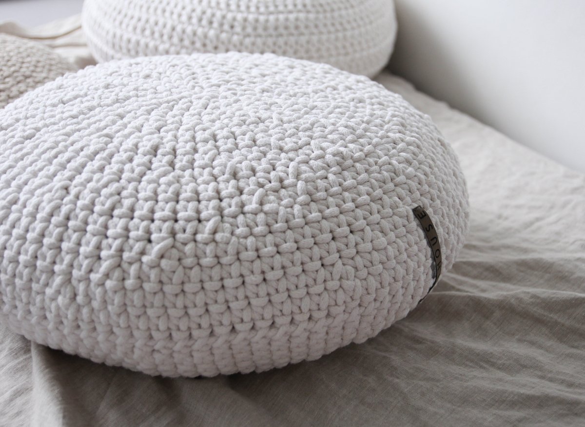 Crochet round cushion | IVORY - Zuri House