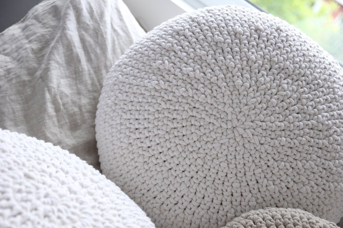 Crochet round cushion | IVORY - Zuri House