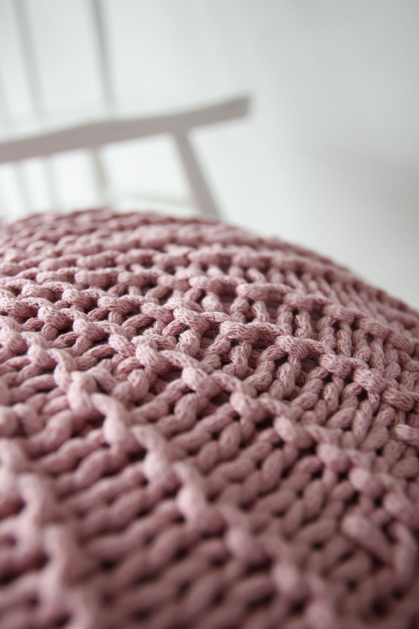 Knitted pouffe, Medium | POWDER PINK