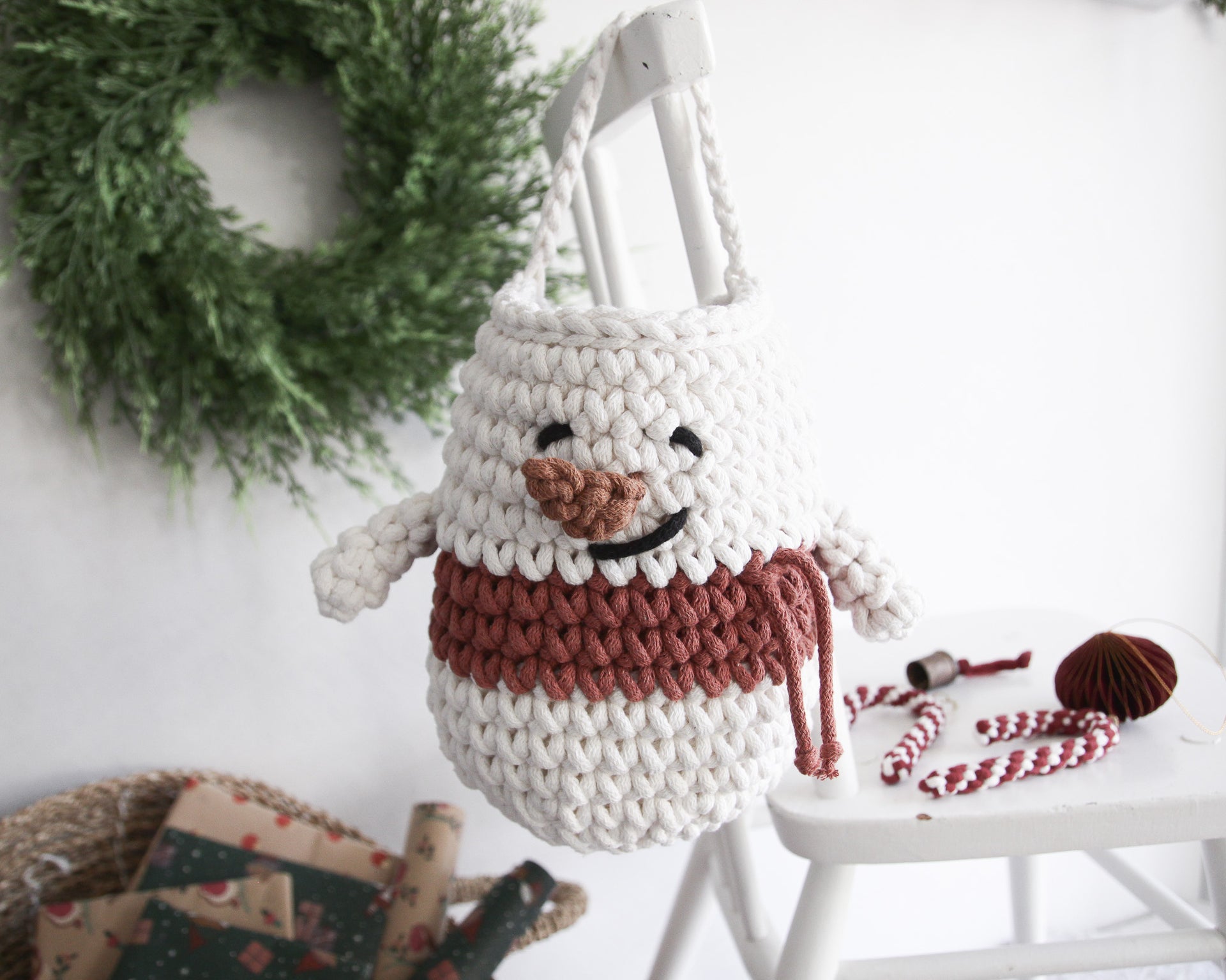 Snowman Hanging Basket | TERRACOTTA