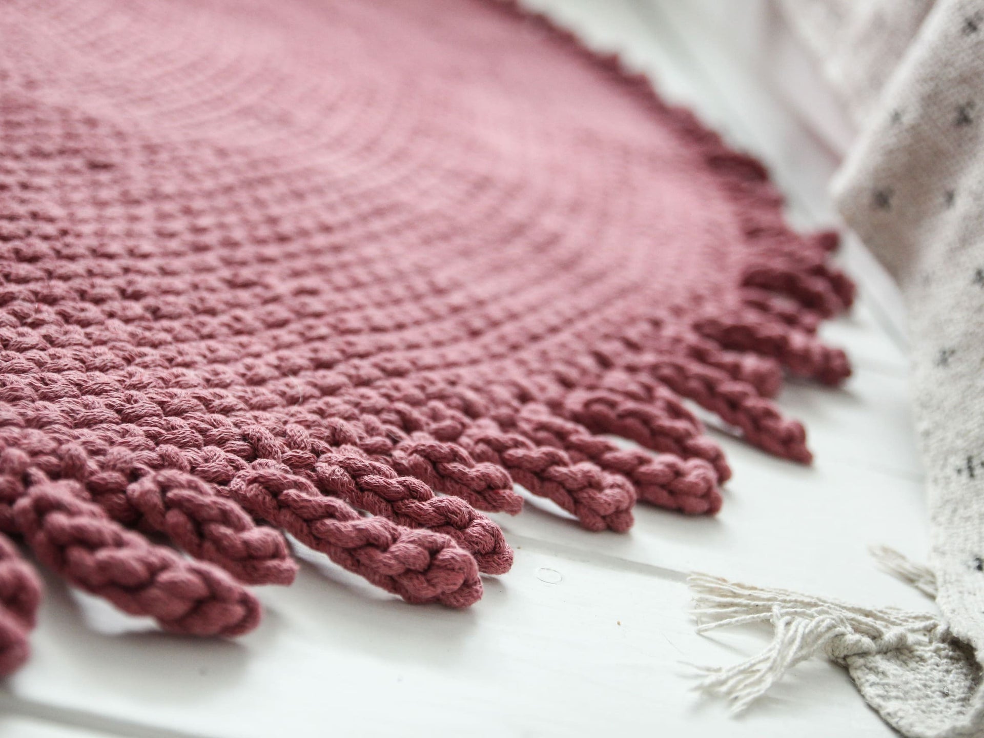 Crochet rug SUN | OLD ROSE