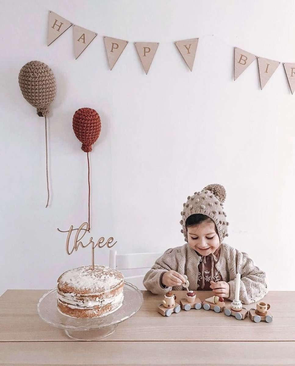 Crochet balloon | OATMEAL - Zuri House