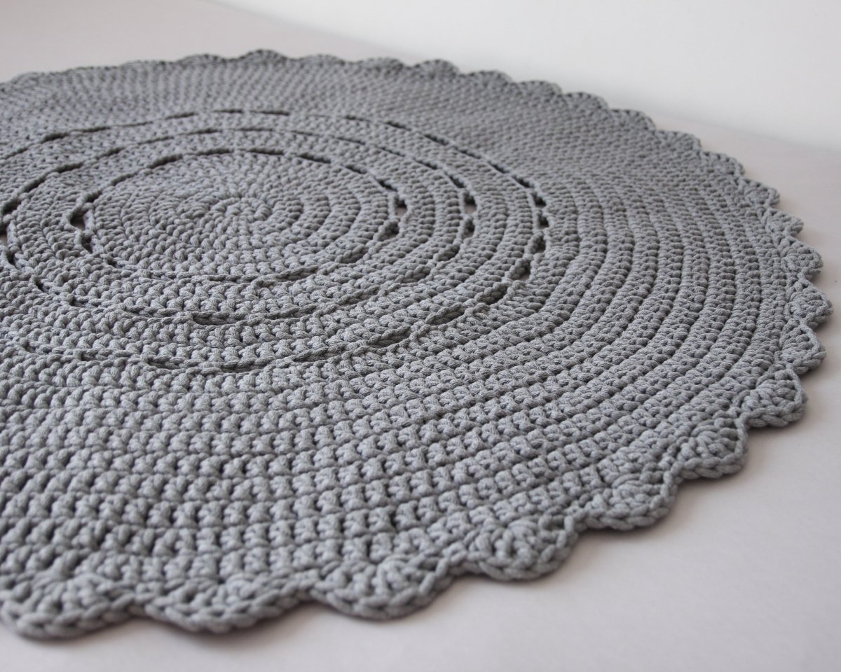 Crochet doily rug | DARK GREY - Zuri House