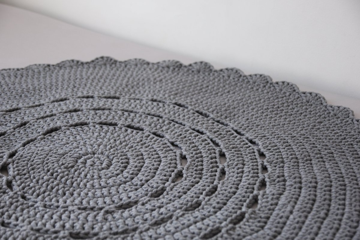Crochet doily rug | DARK GREY - Zuri House