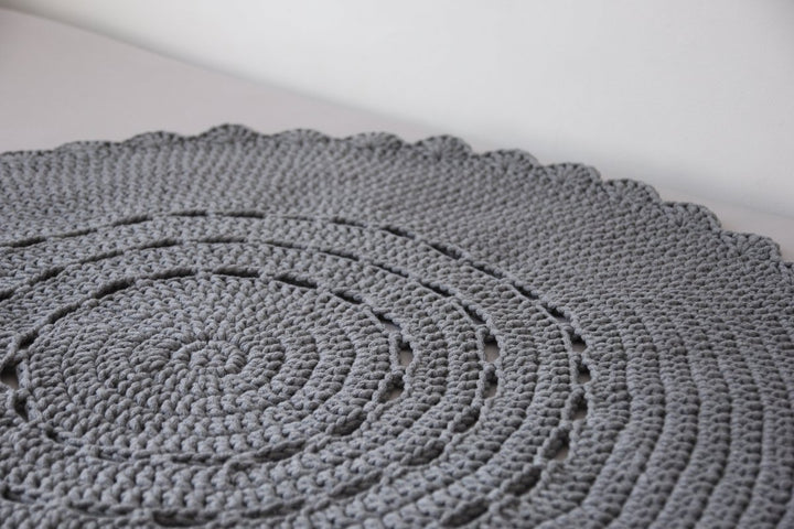 Crochet doily rug | DARK GREY - Zuri House