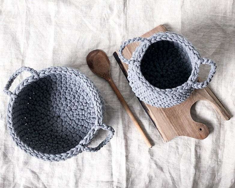 Crochet flat basket, Small | DARK GREY - Zuri House