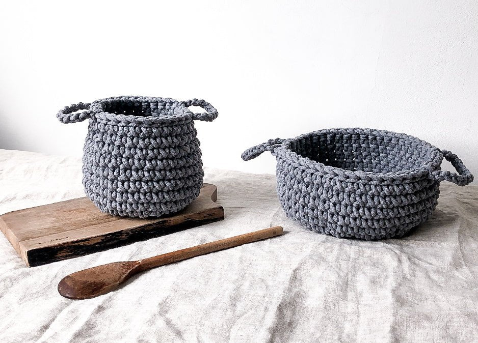 Crochet flat basket, Small | DARK GREY - Zuri House