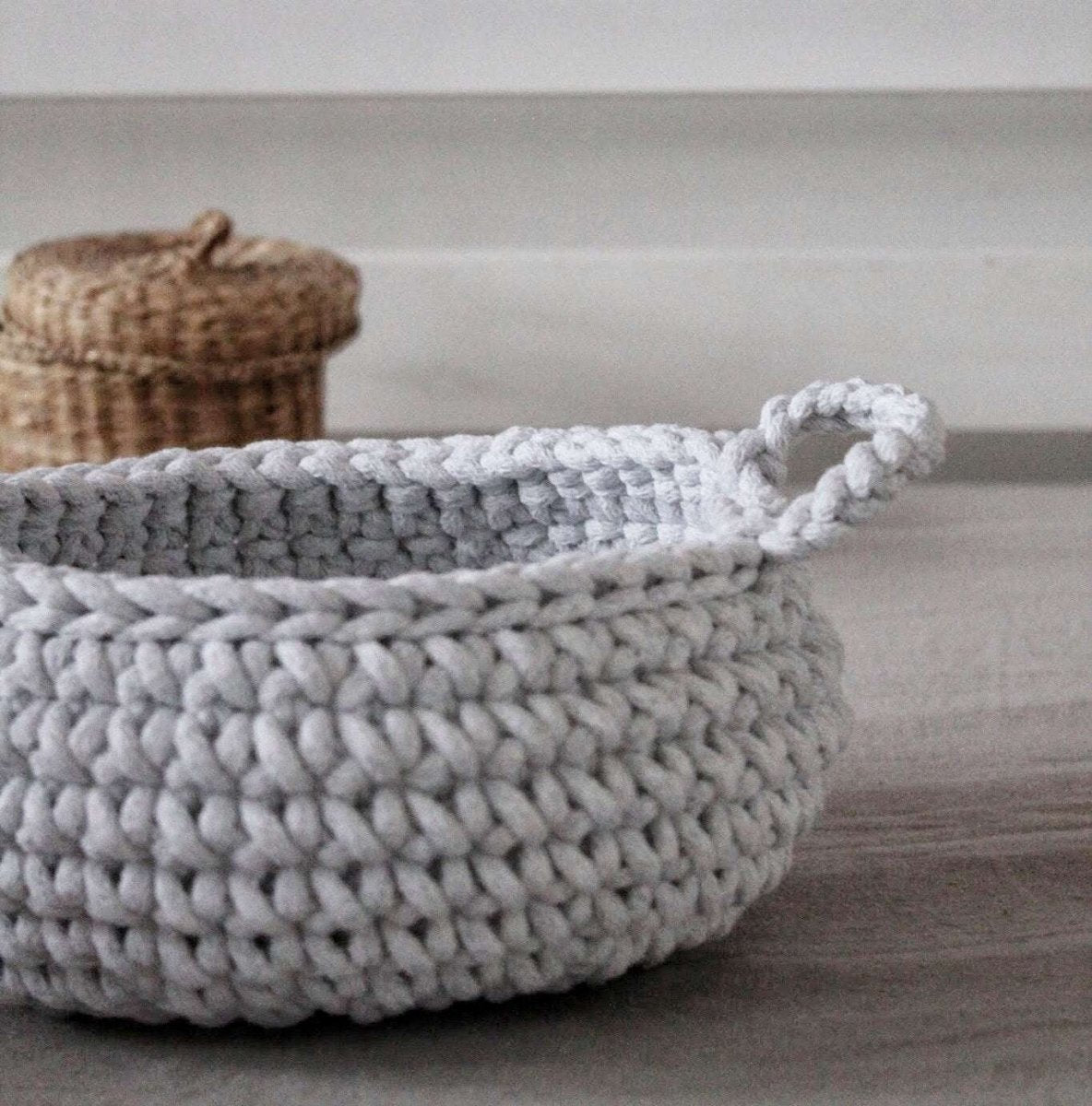 Crochet flat basket, Small | LIGHT GREY - Zuri House