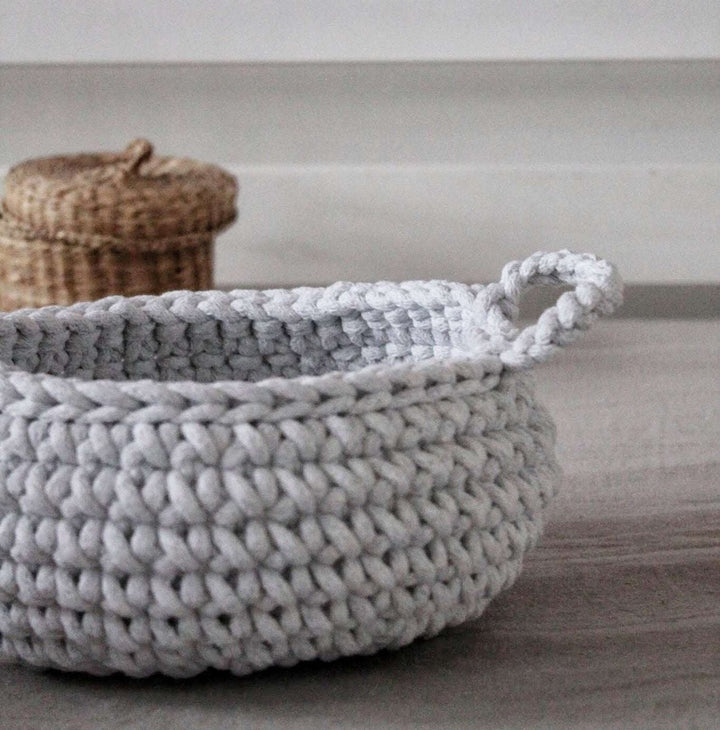 Crochet flat basket, Small | LIGHT GREY - Zuri House