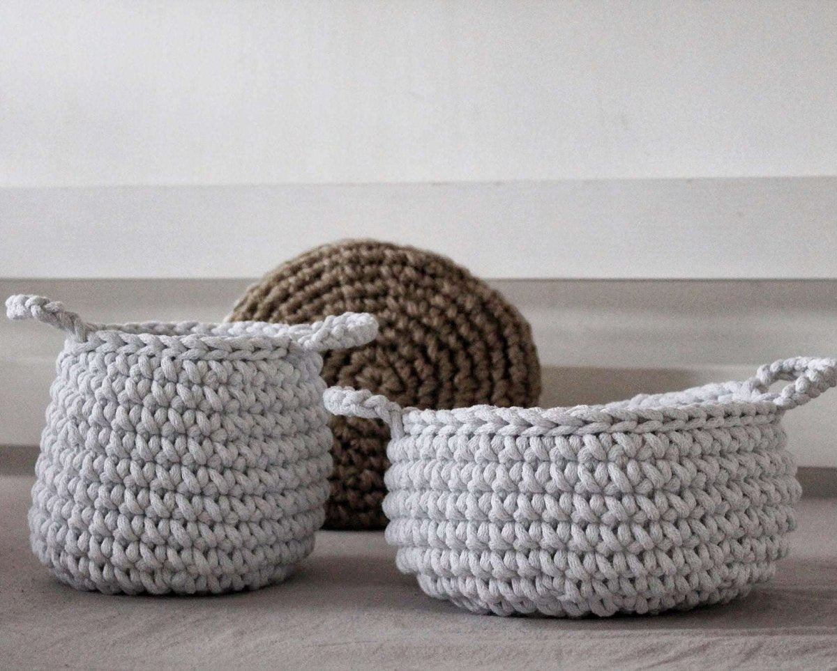 Crochet flat basket, Small | LIGHT GREY - Zuri House