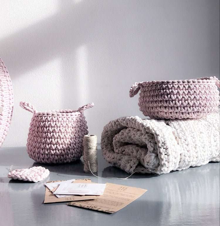 Crochet flat basket, Small | PALE PINK - Zuri House