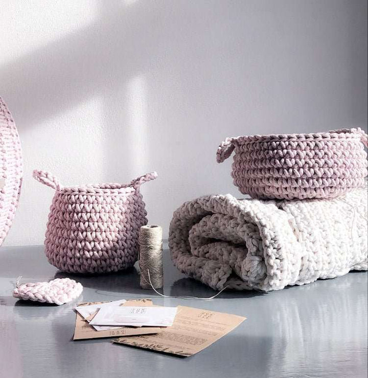 Crochet flat basket, Small | PALE PINK - Zuri House