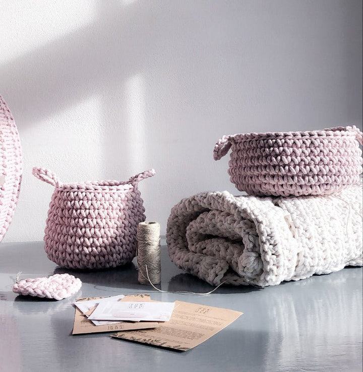Crochet flat basket, Small | PALE PINK - Zuri House