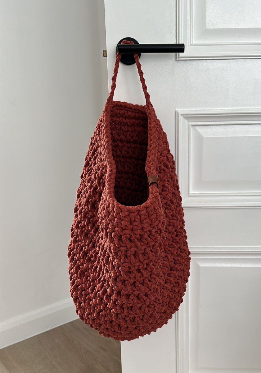 Crochet hanging bag, Large | TERRACOTTA - Zuri House