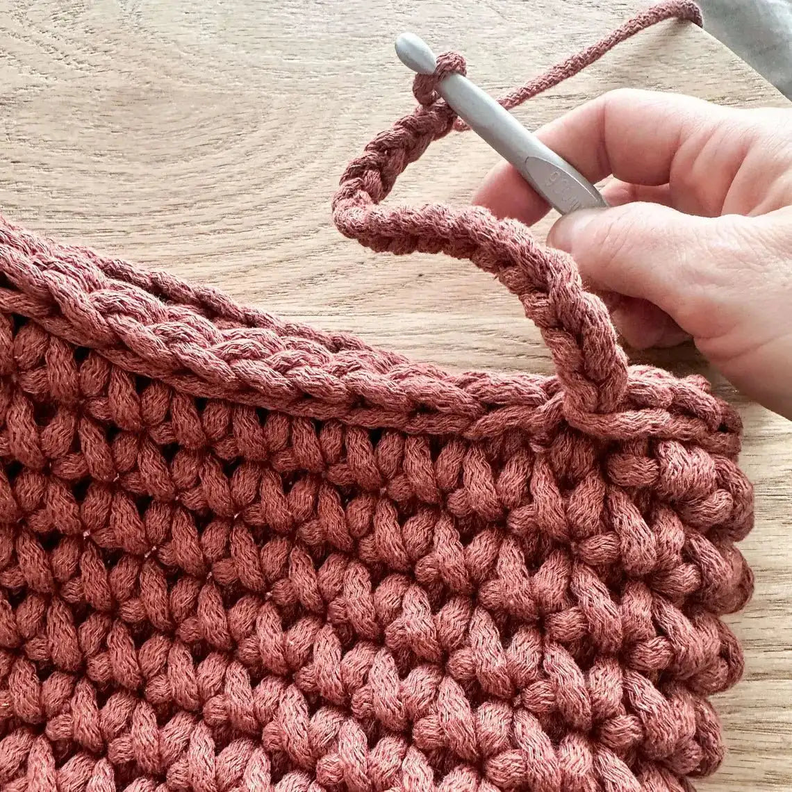 Crochet hanging basket PATTERN - Zuri House