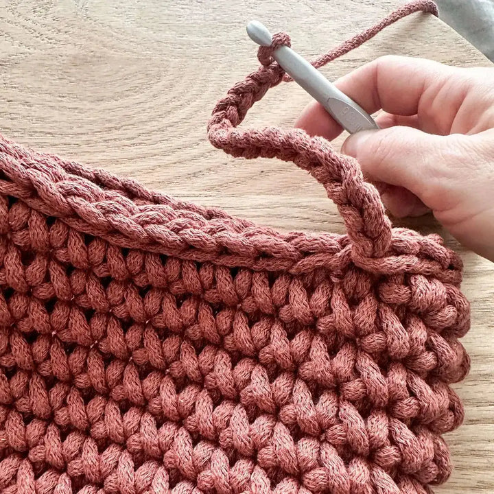 Crochet hanging basket PATTERN - Zuri House