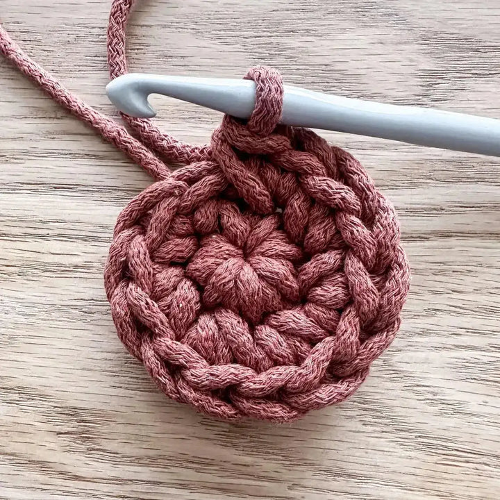 Crochet hanging basket PATTERN - Zuri House