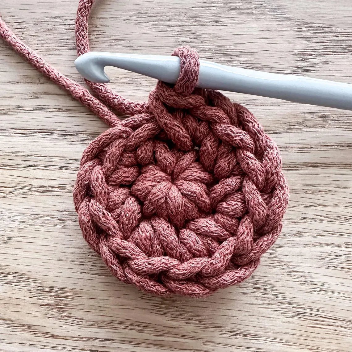 Crochet hanging basket PATTERN - Zuri House