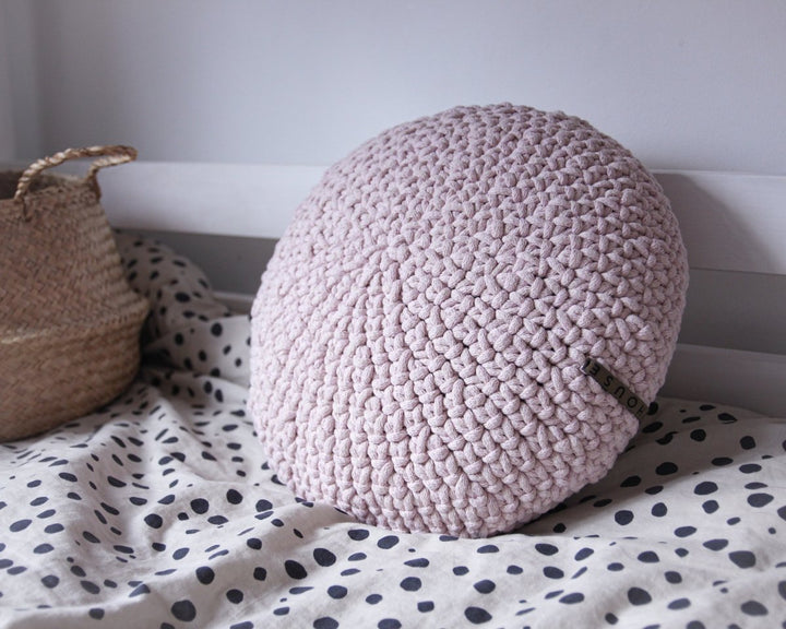 Crochet round cushion | PALE PINK - Zuri House