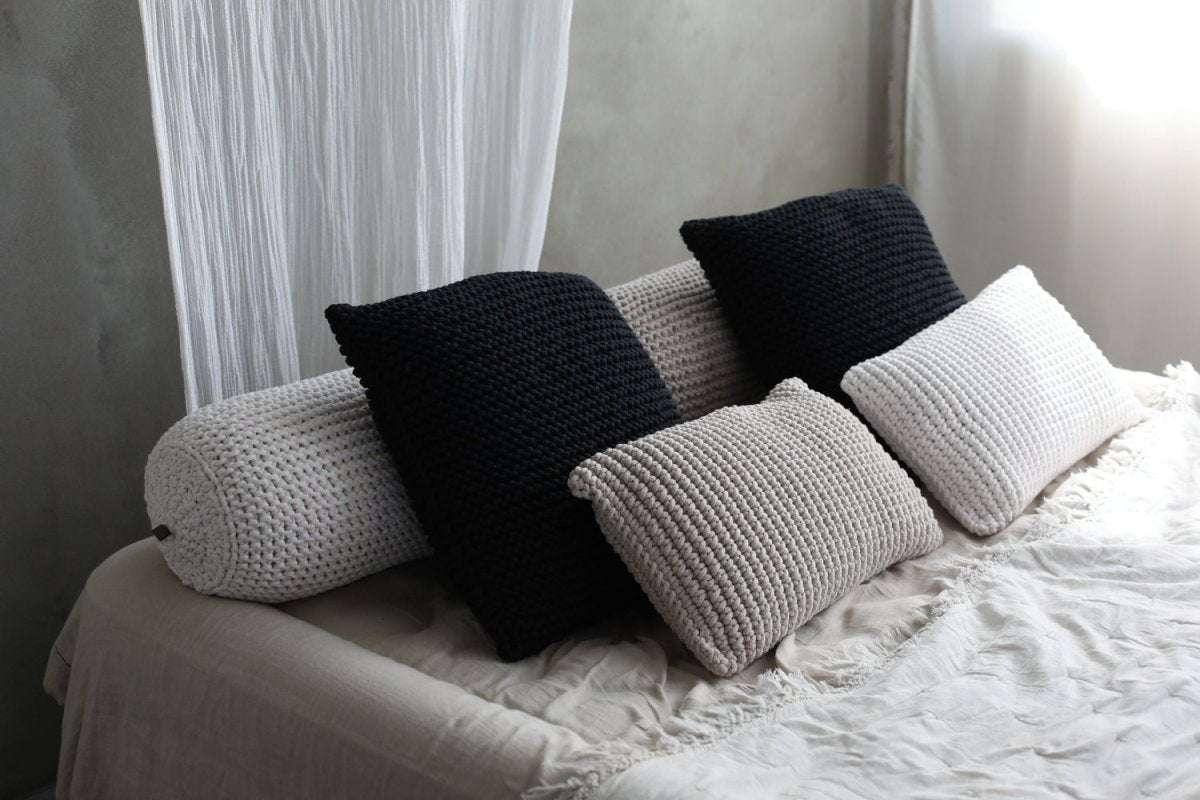Knitted cushion | CHARCOAL | R2G - Zuri House