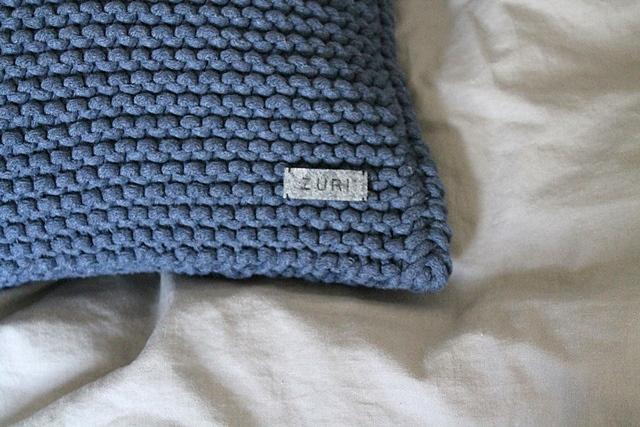 Knitted cushion | DENIM BLUE | R2G - Zuri House