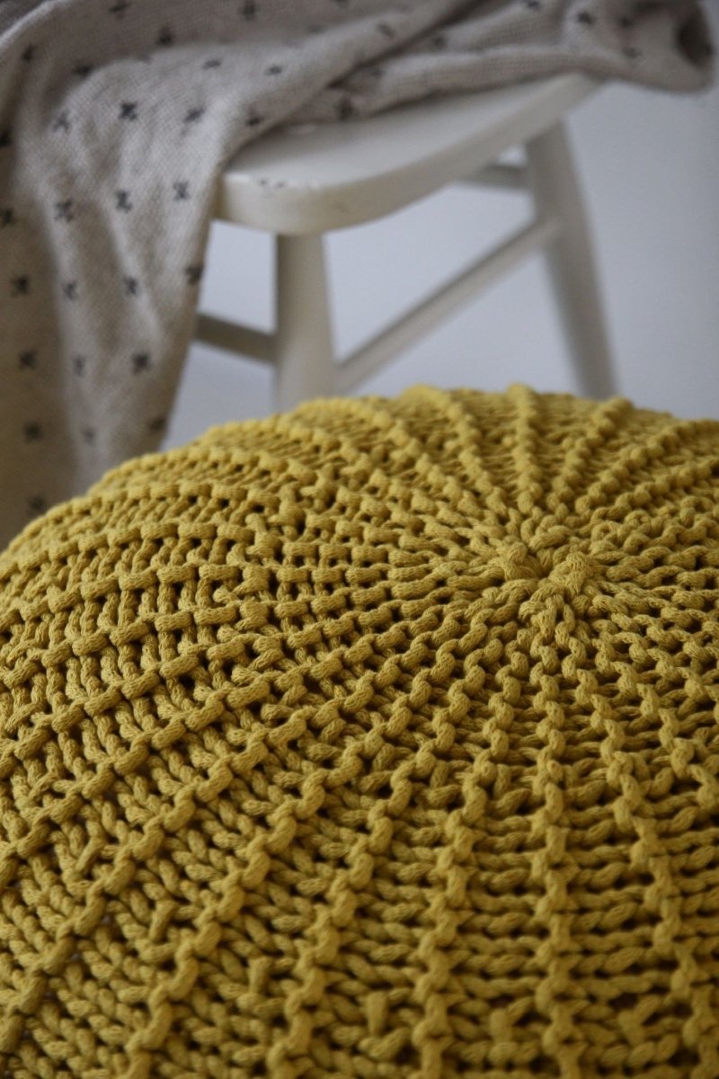 Knitted pouffe | GOLDEN KIWI - Zuri House