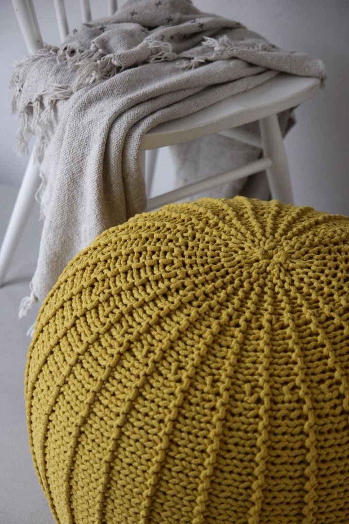 Knitted pouffe | GOLDEN KIWI - Zuri House