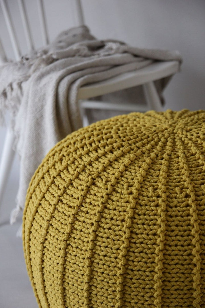 Knitted pouffe | GOLDEN KIWI - Zuri House