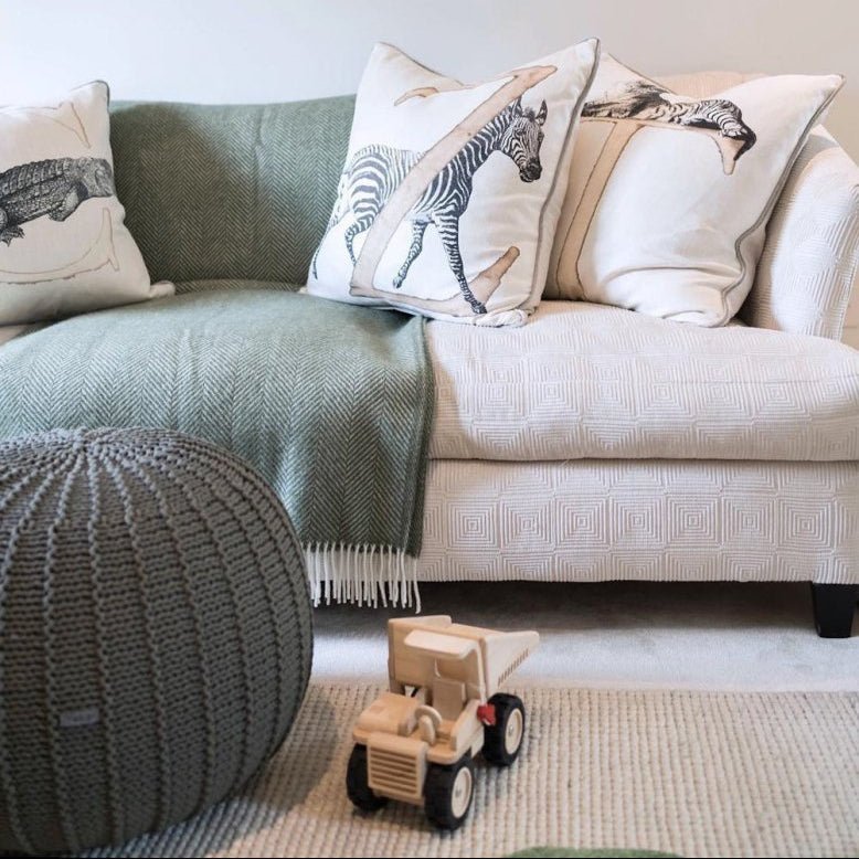 Knitted pouffe | OLIVE GREEN - Zuri House