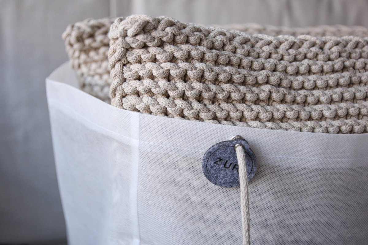 Knitted square cushion | BEIGE - Zuri House