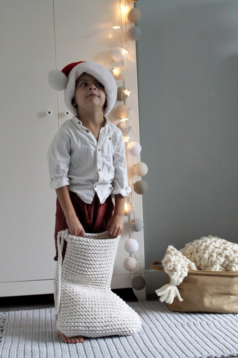 Christmas Stocking - Knitting Pattern - Zuri House