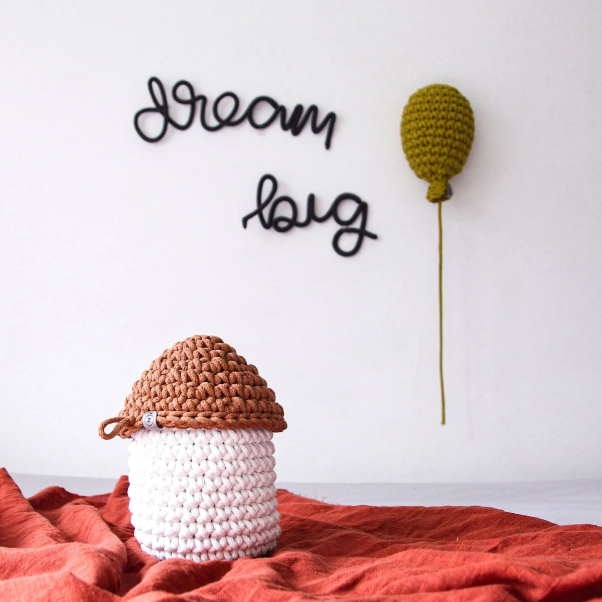 Crochet balloon | GOLD GREEN - Zuri House