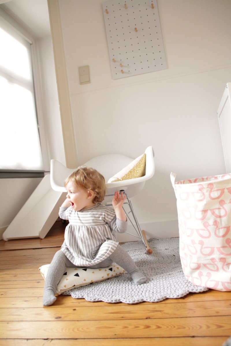 Crochet doily rug | LIGHT GREY - Zuri House