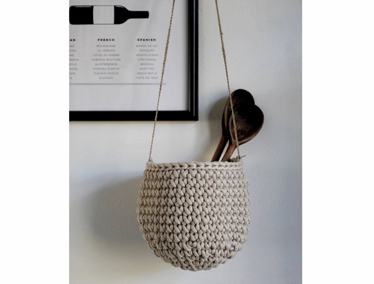 Crochet hanging basket, Small | BEIGE - Zuri House