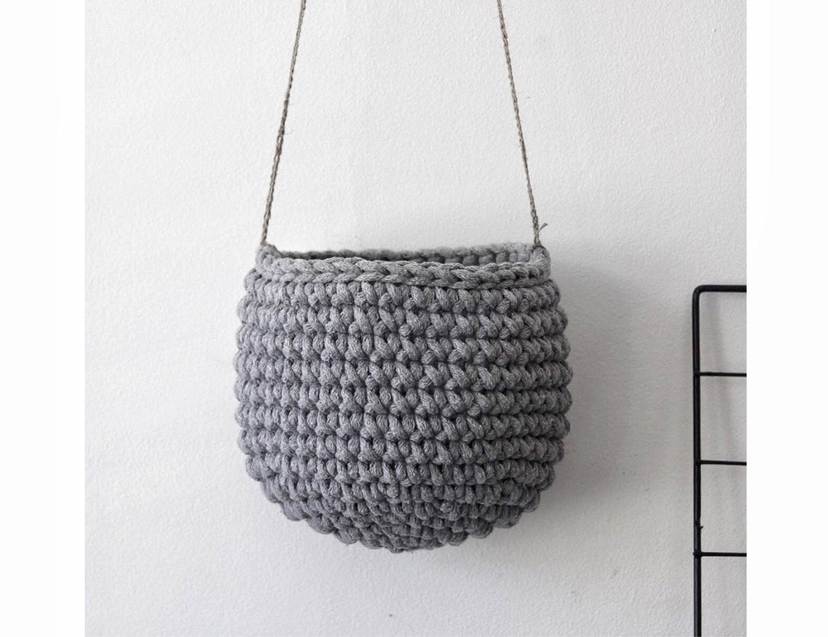 Crochet hanging basket, Small | DARK GREY - Zuri House