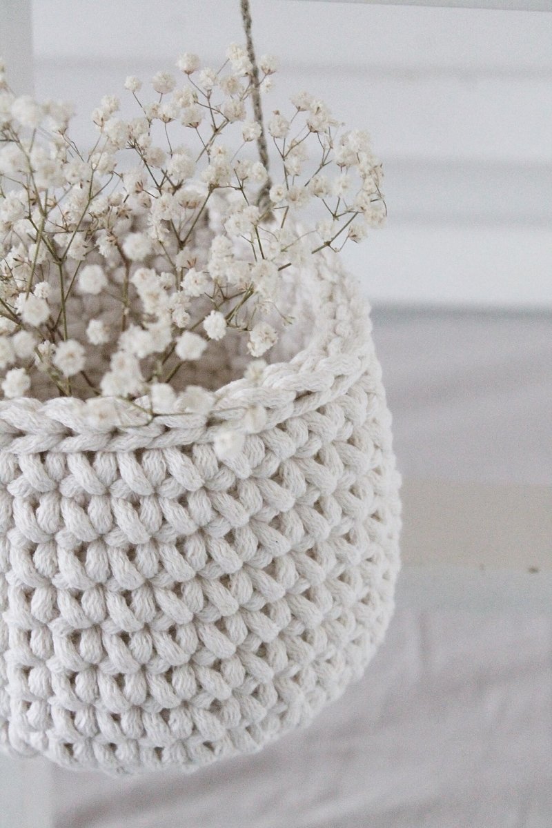 Crochet hanging basket, Small | IVORY - Zuri House