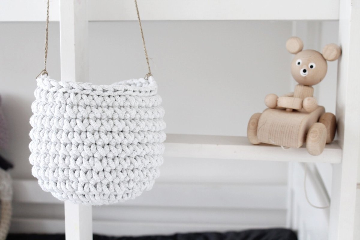 Crochet hanging basket, Small | LIGHT GREY - Zuri House
