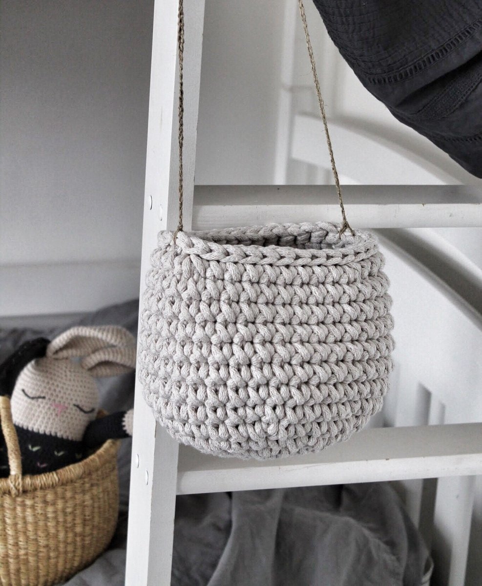 Crochet hanging basket, Small | OATMEAL - Zuri House