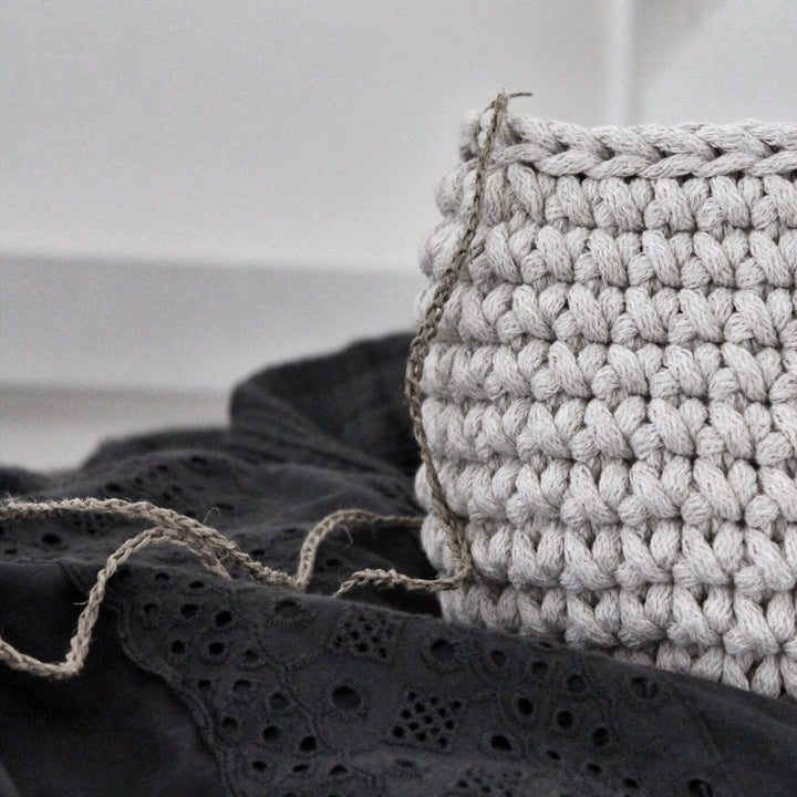 Crochet hanging basket, Small | OATMEAL - Zuri House