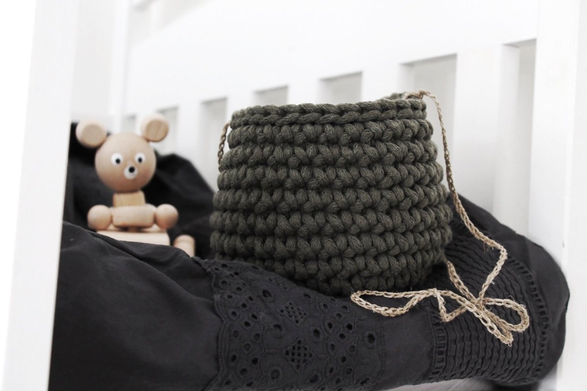 Crochet hanging basket, Small | OLIVE GREEN - Zuri House