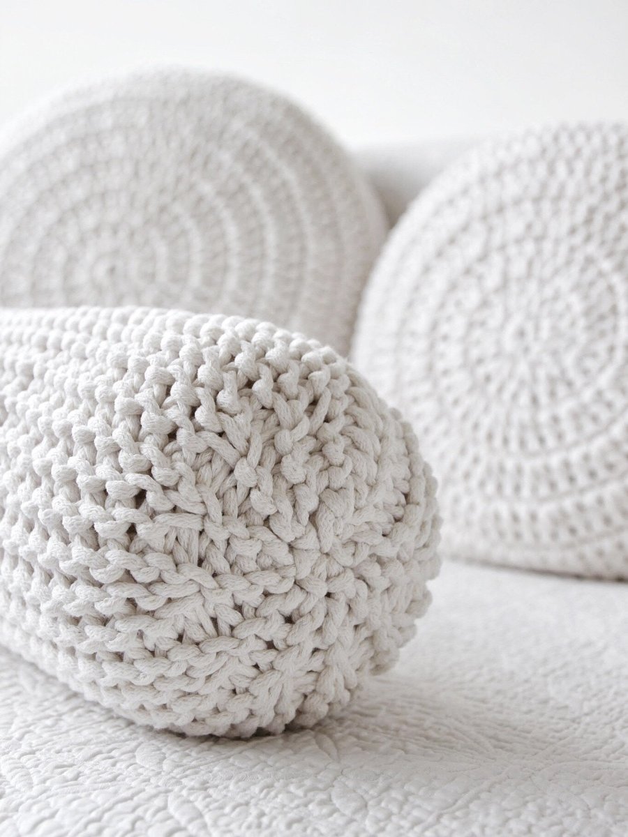 Knitted bolster cushion | IVORY - Zuri House