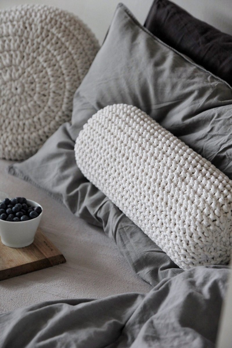 Knitted bolster cushion | IVORY - Zuri House
