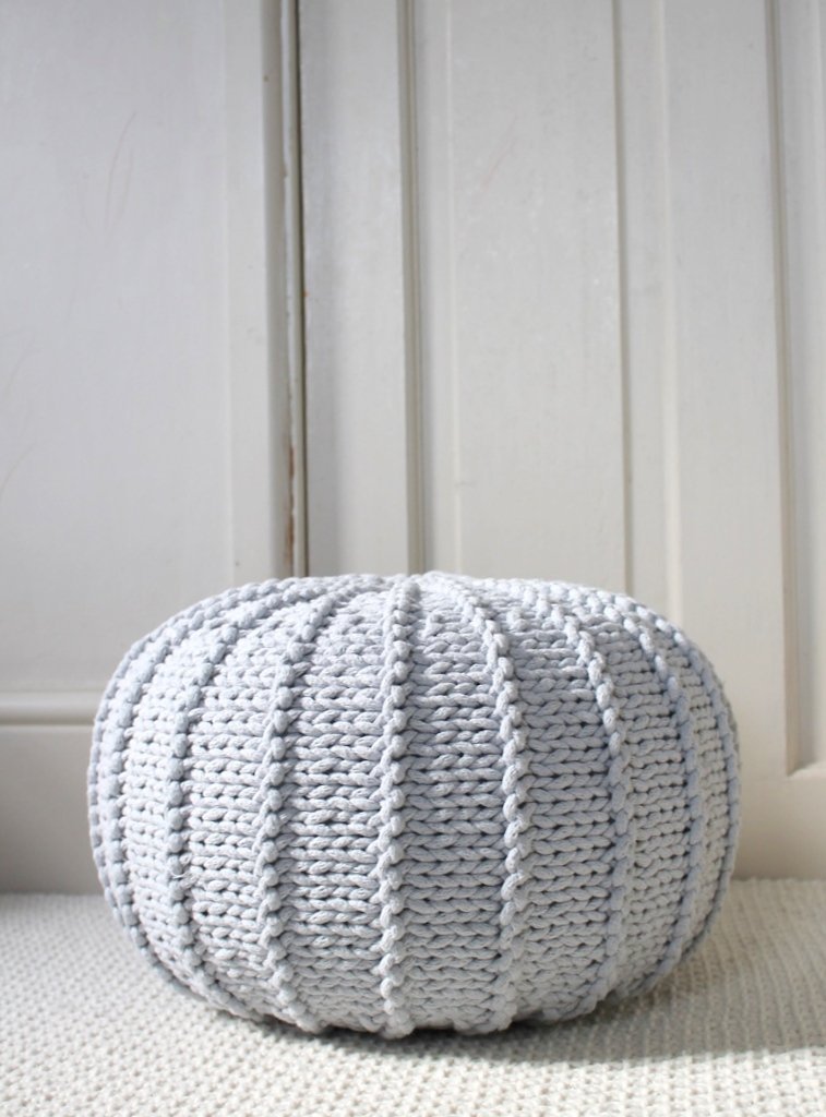 Knitted pouffe | LIGHT GREY - Zuri House