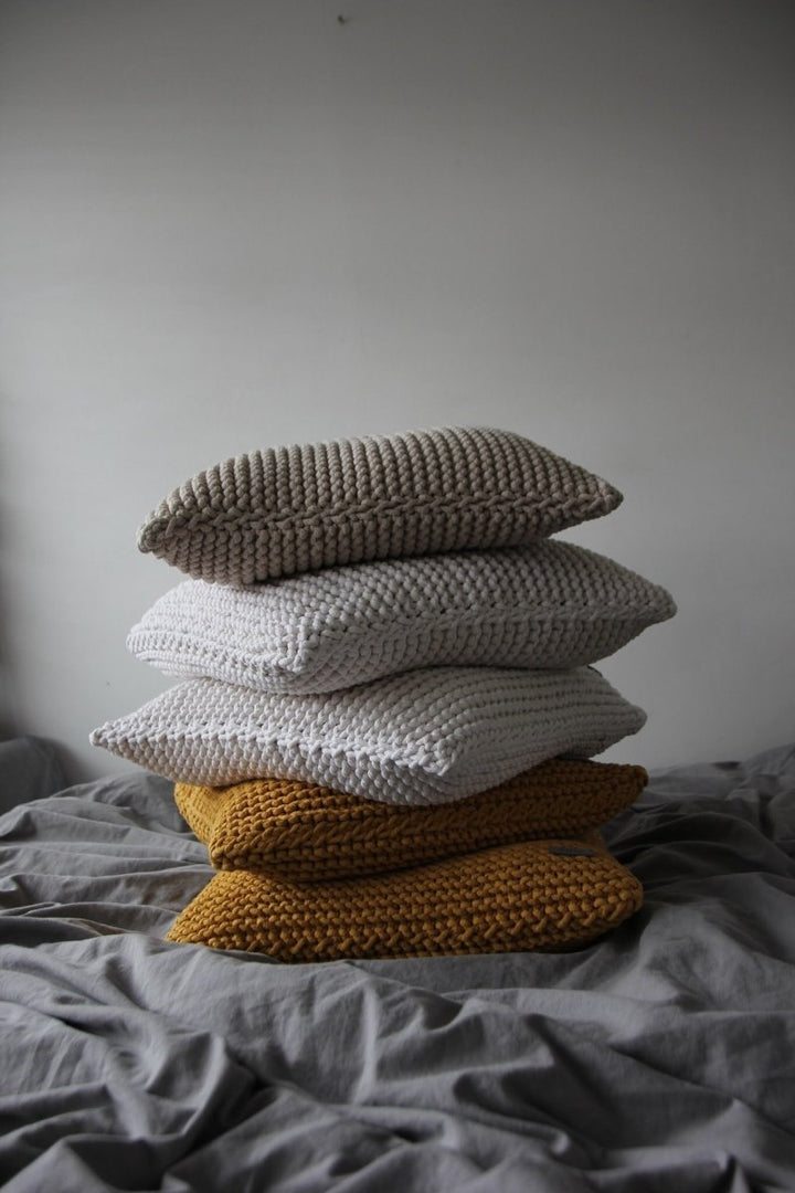 Knitted square cushion | BEIGE - Zuri House