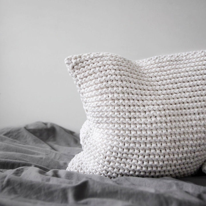 Knitted square cushion | IVORY - Zuri House