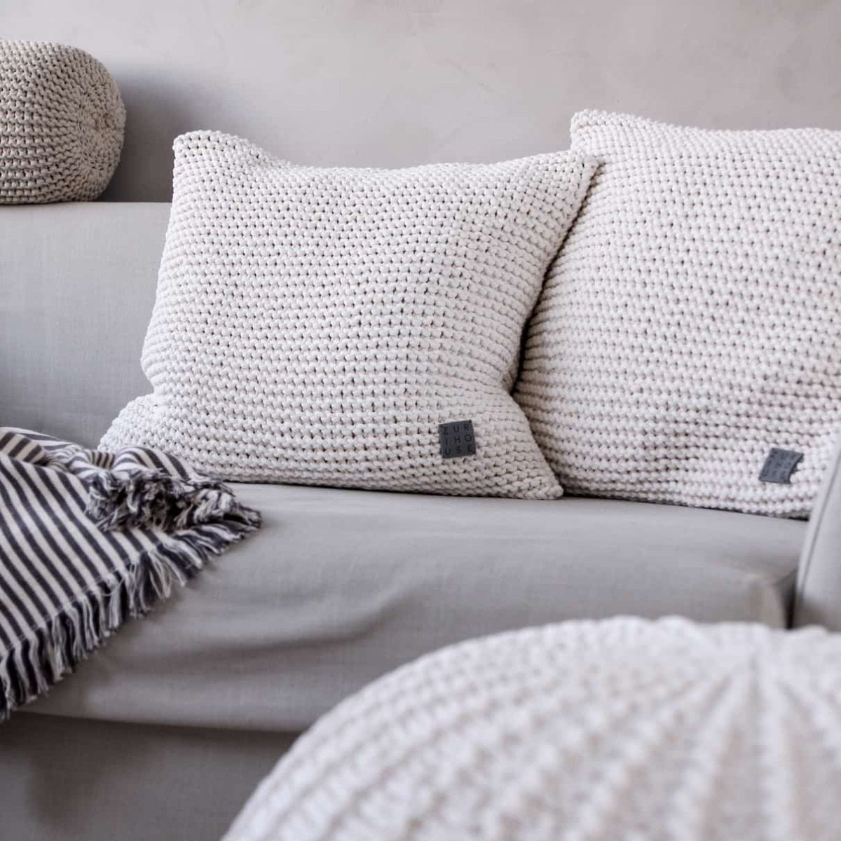 Knitted square cushion | IVORY - Zuri House