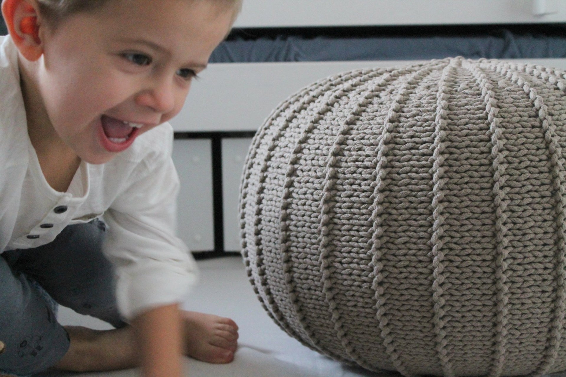 Medium knitted pouffe BEIGE - Zuri House